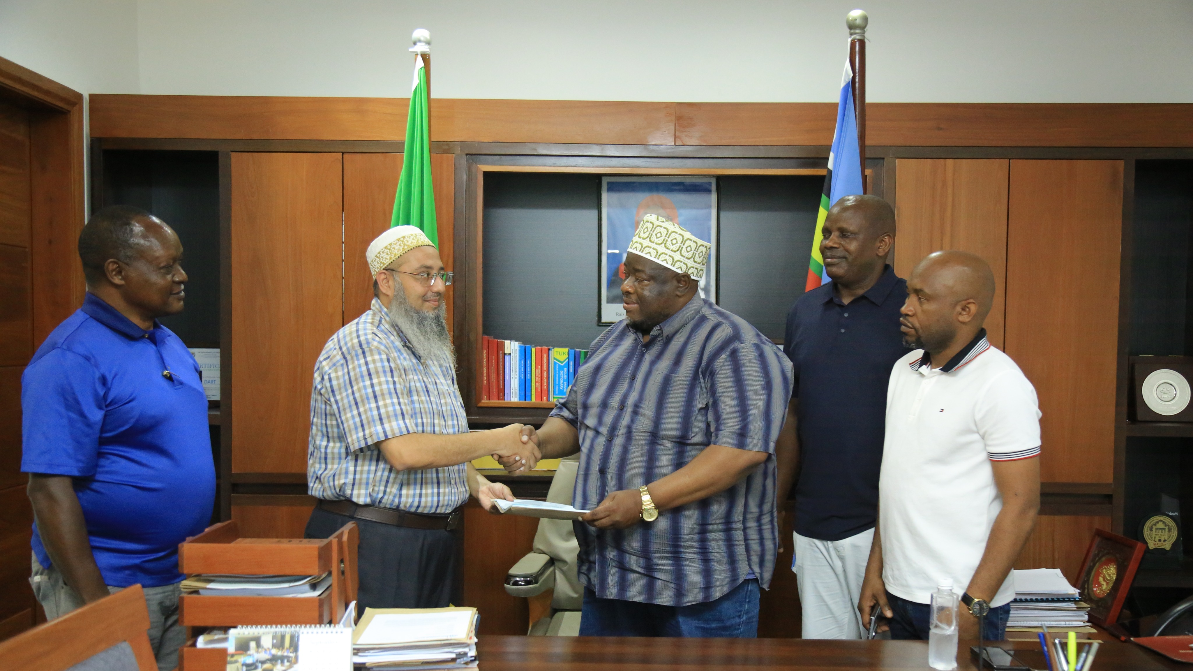 DART yajiimarisha dhidi ya El Nino, yakabidhiwa gari jipya la dharura kulinda miundombinu ya BRT
